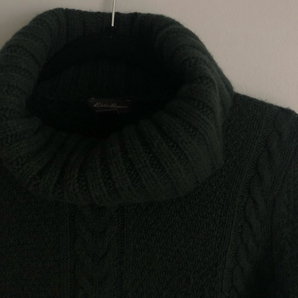 Eddie Bauer Lamb’s Wool Turtleneck in Dark Green - Picture 3 of 9